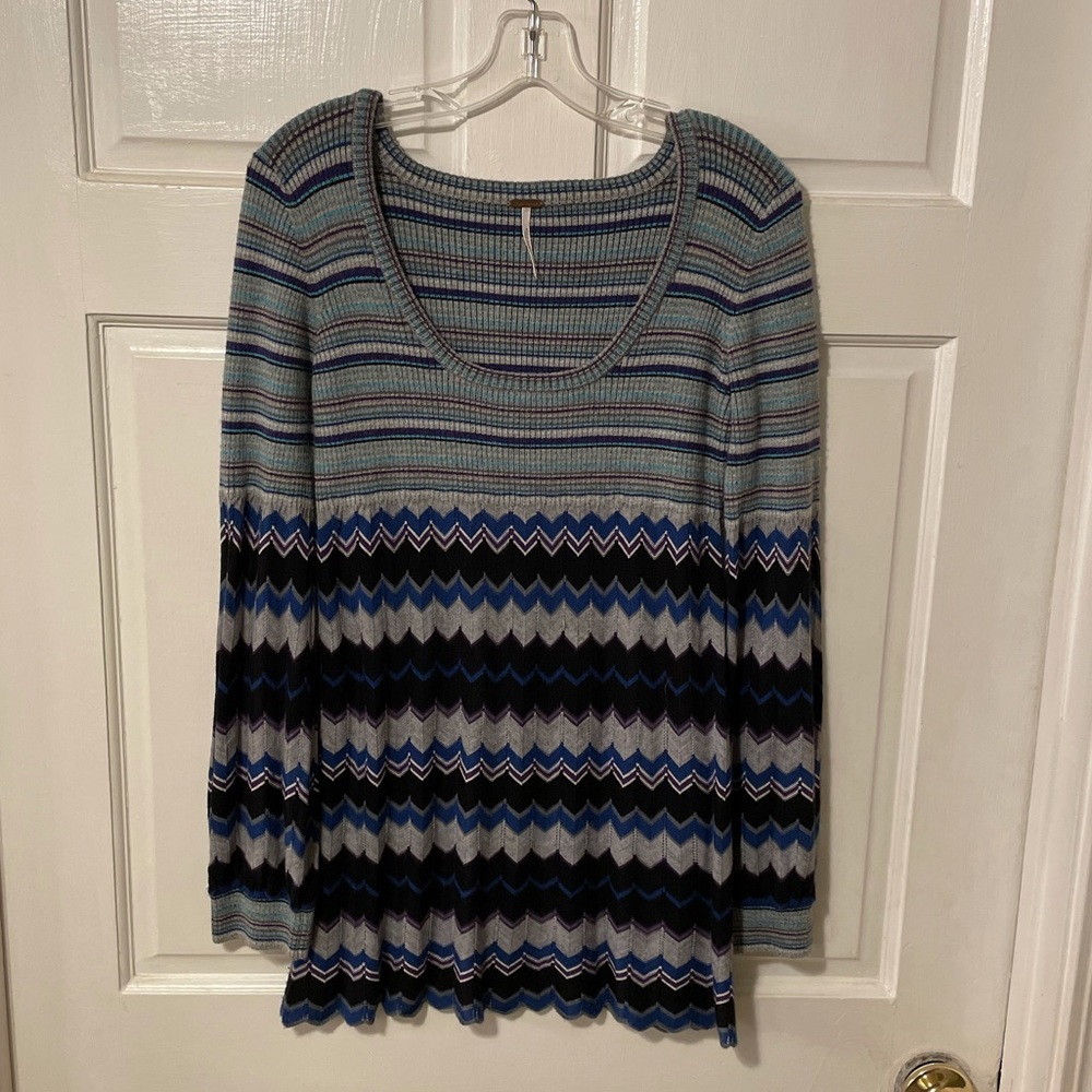 LIKE NEW Women’s Free People size LARGE- my fav!!